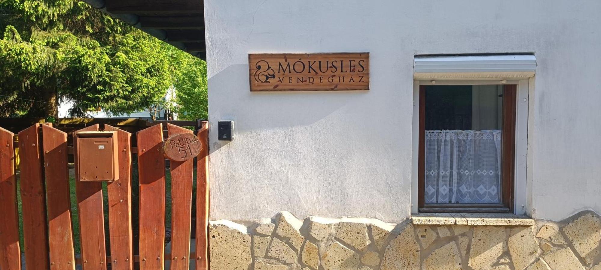 Mokusles Vendeghaz Apartment